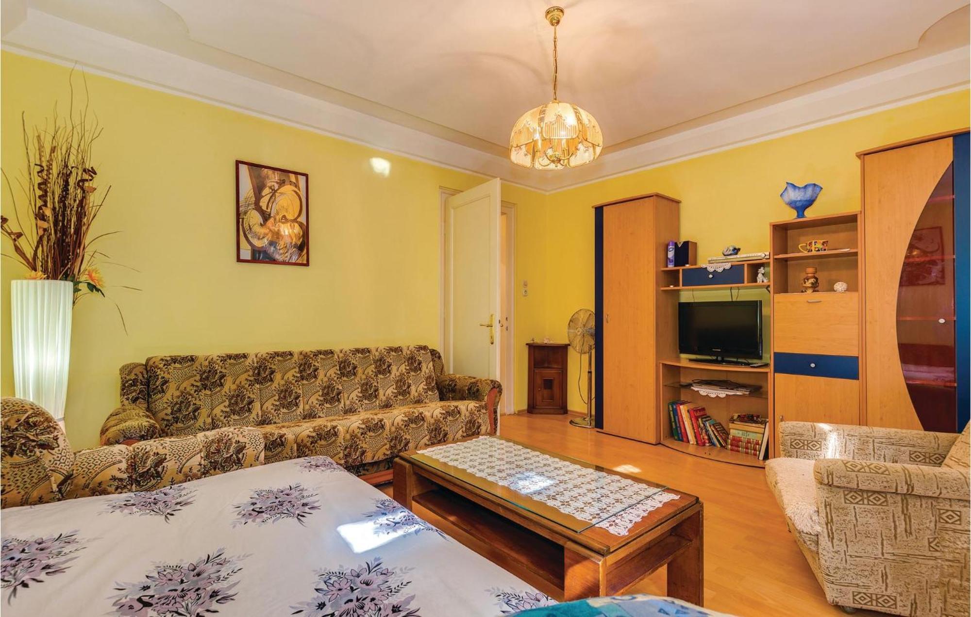 1 Bedroom Beautiful Apartment In Bakar Exterior photo